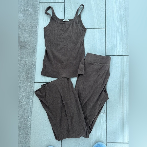 Buck Mason Weekender Pant and Tank Set - Picture 2 of 2